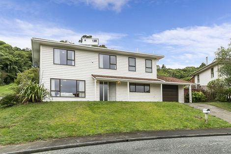 Photo of property in 35 Thatcher Crescent, Crofton Downs, Wellington, 6035