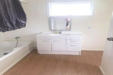 Photo of property in 16 Savoy Road, Glen Eden, Auckland, 0602