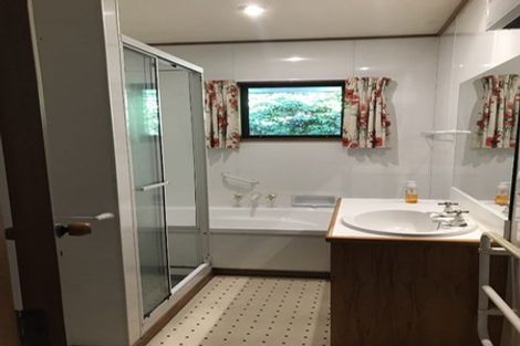 Photo of property in 16 Huia Street, Waikanae, 5036