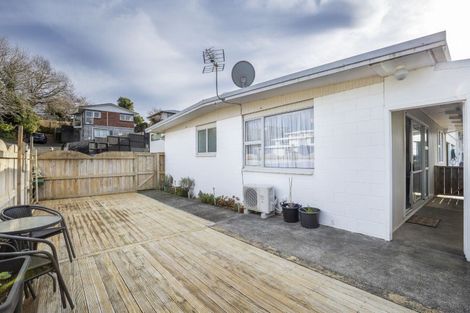 Photo of property in 6 Fairview Place, Westown, New Plymouth, 4310