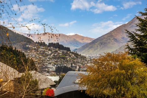 Photo of property in 14 Avalon Crescent, Fernhill, Queenstown, 9300