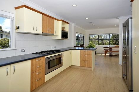 Photo of property in 20 Geoffrey Road, Torbay, Auckland, 0630