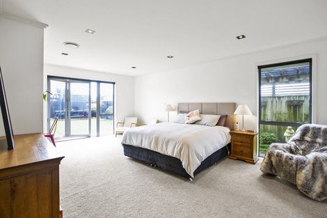 Photo of property in 12 Gleneagles Way, Waiwhakaiho, New Plymouth, 4312