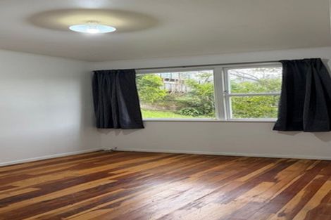 Photo of property in 147 Ruskin Road, Newlands, Wellington, 6037