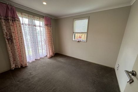 Photo of property in 8 Horizon View Road, Oteha, Auckland, 0632