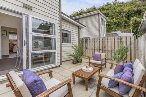 Photo of property in 16a Lincoln Avenue, Tawa, Wellington, 5028