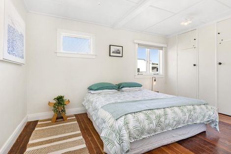 Photo of property in 22 James Street, Raglan, 3225