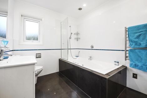 Photo of property in 2 Flavia Place, Lynfield, Auckland, 1042