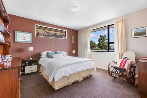 Photo of property in 17 Parry Crescent, Lake Hawea, 9382