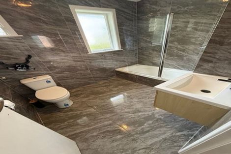 Photo of property in 49 Lauderdale Road, Birkdale, Auckland, 0626