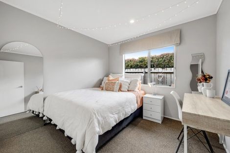 Photo of property in 18 Matterhorn Crescent, Northpark, Auckland, 2013