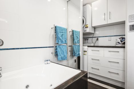 Photo of property in 2 Flavia Place, Lynfield, Auckland, 1042