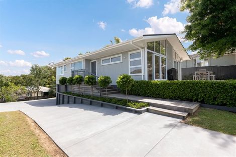 Photo of property in 19 Advene Road, Cockle Bay, Auckland, 2014