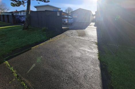 Photo of property in 5 Foyle Place, Glendene, Auckland, 0602