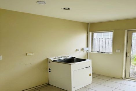 Photo of property in 1/1 Saint Clair Place, Browns Bay, Auckland, 0630