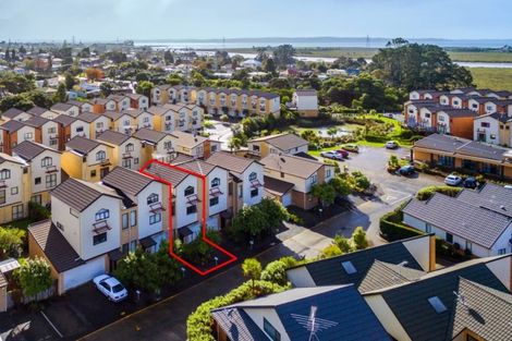 Photo of property in St Claire Village, 5/172 Mcleod Road, Te Atatu South, Auckland, 0610