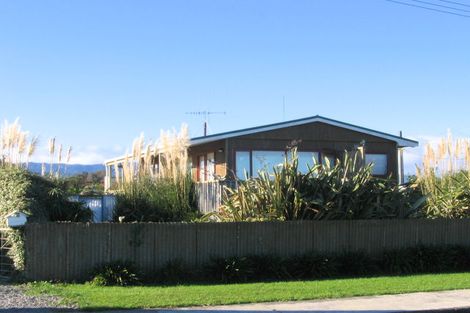 Photo of property in 5 Te Whena Street, Otaki Beach, Otaki, 5512