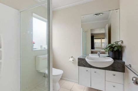 Photo of property in 10 Peachstone Lane, Henderson, Auckland, 0612