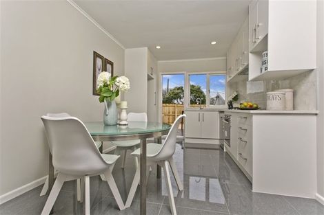 Photo of property in 24 Reid Road, New Lynn, Auckland, 0600
