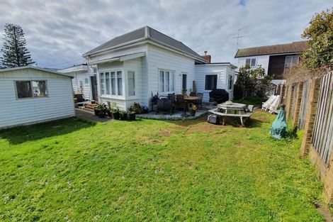 Photo of property in 1a Aberdeen Road, Castor Bay, Auckland, 0620