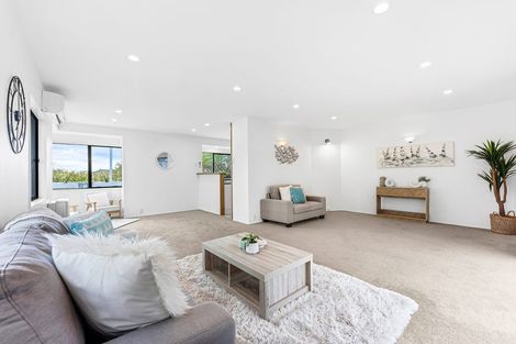 Photo of property in 18 Lanham Lane, Massey, Auckland, 0614