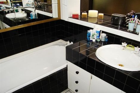 Photo of property in 2/2 Brigid Place, Mount Pleasant, Christchurch, 8081