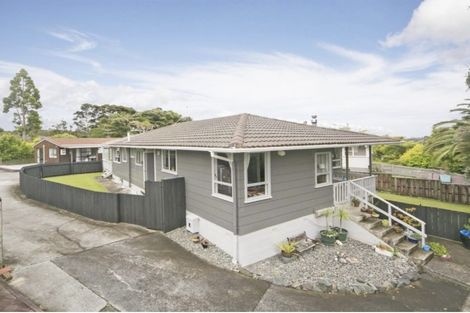 Photo of property in 31 Staincross Street, Green Bay, Auckland, 0604