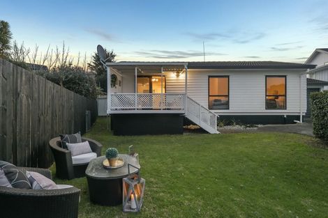 Photo of property in 1/2 Graham Avenue, Te Atatu Peninsula, Auckland, 0610