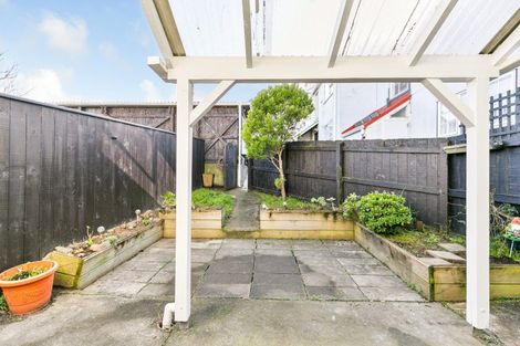 Photo of property in 118 Akaroa Drive, Maupuia, Wellington, 6022