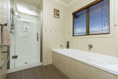 Photo of property in 58 English Oak Drive, Schnapper Rock, Auckland, 0632