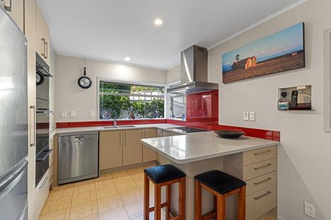 Photo of property in 2/12 Wanita Place, Totara Vale, Auckland, 0629