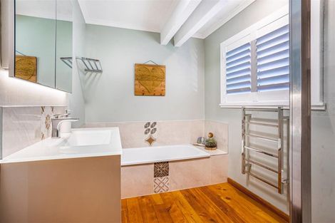 Photo of property in 28 Stillwater Crescent, Stillwater, Silverdale, 0993