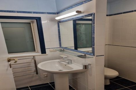 Photo of property in 2/3 Aorangi Place, Birkenhead, Auckland, 0626