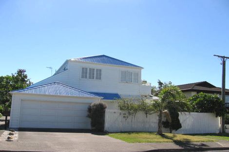 Photo of property in 36 Ocean View Road, Milford, Auckland, 0620