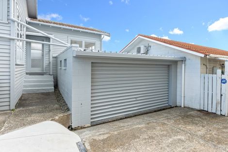 Photo of property in 3147 Great North Road, New Lynn, Auckland, 0600