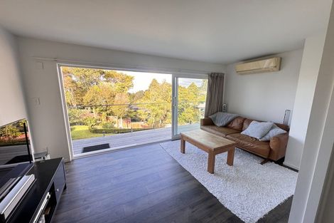 Photo of property in 111 Pupuke Road, Northcote, Auckland, 0627