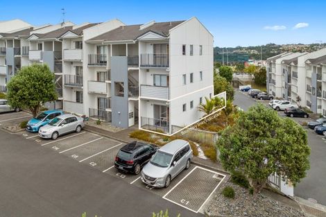 Photo of property in 1c/60 Masons Road, Oteha, Auckland, 0632
