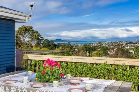 Photo of property in 72 Carlisle Road, Browns Bay, Auckland, 0632