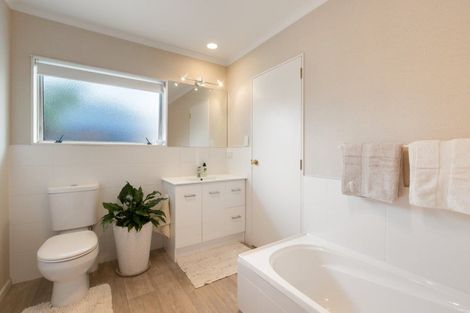 Photo of property in 10 Larisa Grove, Papamoa Beach, Papamoa, 3118