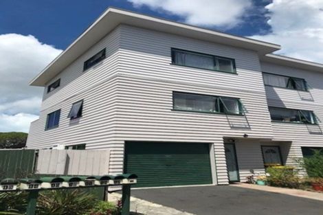 Photo of property in 1/1 Briar Way, New Lynn, Auckland, 0600