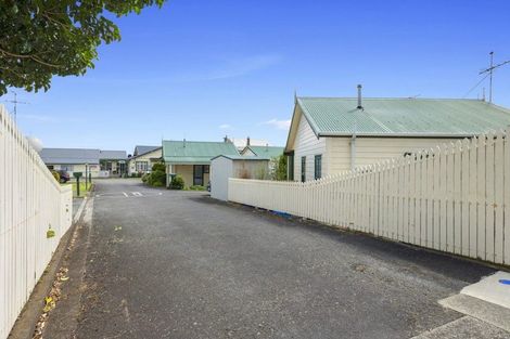 Photo of property in 2/70 Whiteley Street, Moturoa, New Plymouth, 4310