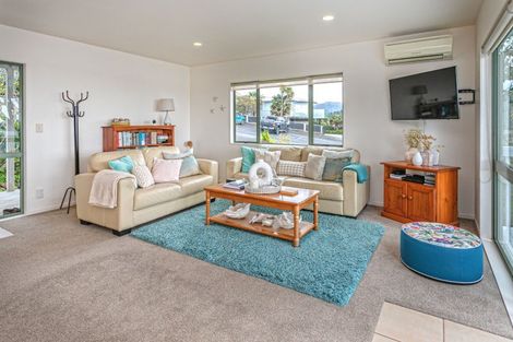 Photo of property in 2 Tairua Heights, Tairua, 3508