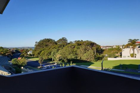 Photo of property in 47 Lagoon Way, West Harbour, Auckland, 0618