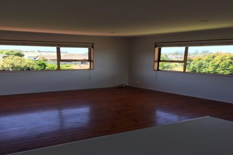 Photo of property in 2/26 Bayview Road, Hauraki, Auckland, 0622