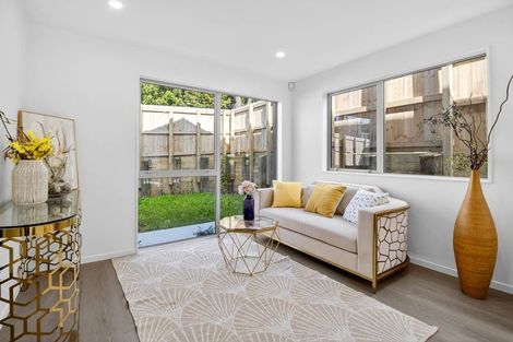 Photo of property in 7d Maroubra Place, Botany Downs, Auckland, 2010