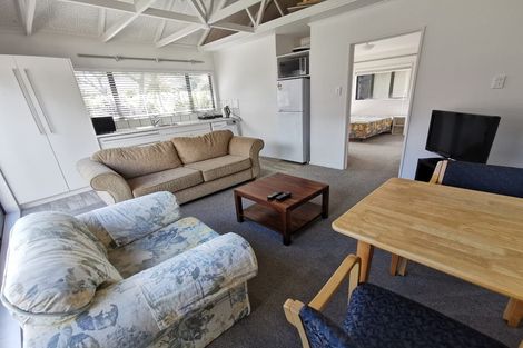 Photo of property in 11 Ron Place, Fitzherbert, Palmerston North, 4410