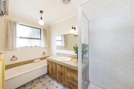 Photo of property in 2 Huhana Court, Hokowhitu, Palmerston North, 4410