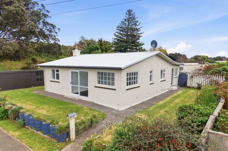Photo of property in 15 Taupata Street, Castlecliff, Whanganui, 4501