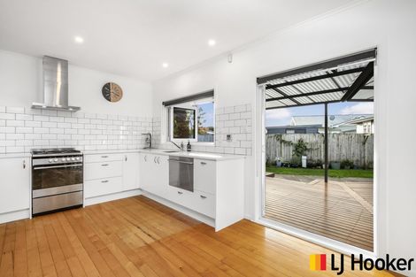 Photo of property in 18 Hill Crescent, Papakura, 2110