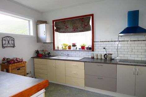 Photo of property in 2 Curtis Street, Hector, 7822